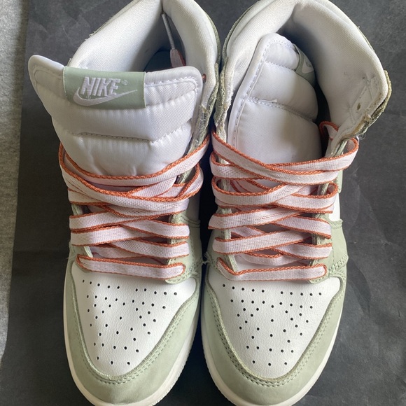 Nike Air Jordan 1 Retro Seafoam   Athletic Shoes Sneakers CU0449-002 - Picture 4 of 6